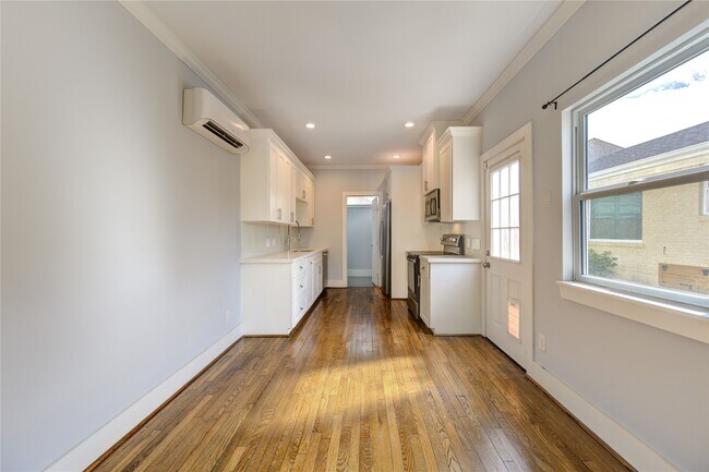 Building Photo - 2401 Eagle St