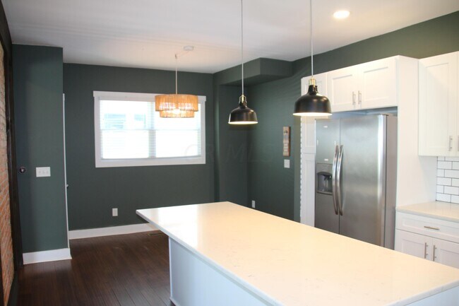 Building Photo - 723 Siebert St
