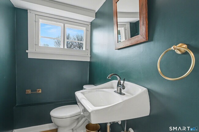 Building Photo - 42 Picketts Ridge Rd