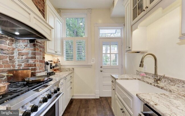 Building Photo - 1932 35th St NW