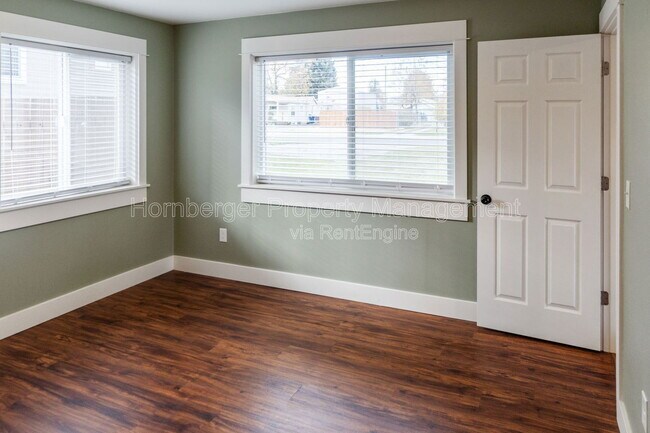 Building Photo - 3904 E 30th Ave