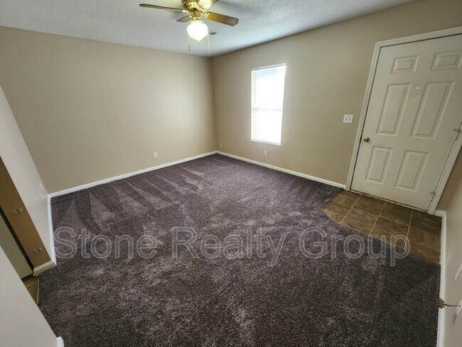 Building Photo - 2484 E Clayton Dr