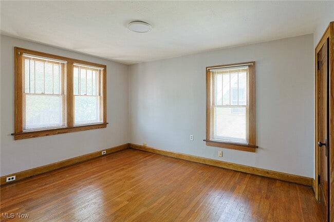 Building Photo - 522 Columbus Ave NW