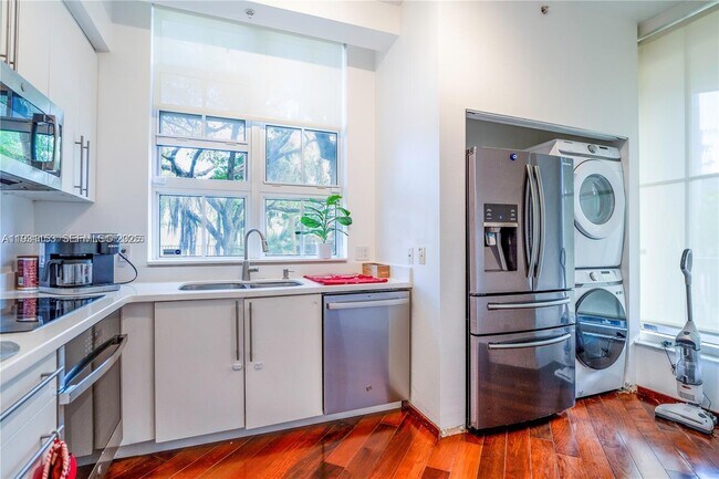 Building Photo - 3001 NE 185th St