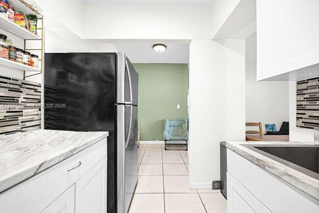 Building Photo - 7625 Harding Ave