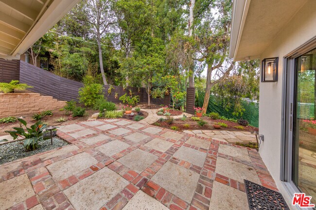 Building Photo - 13307 Westcove Dr