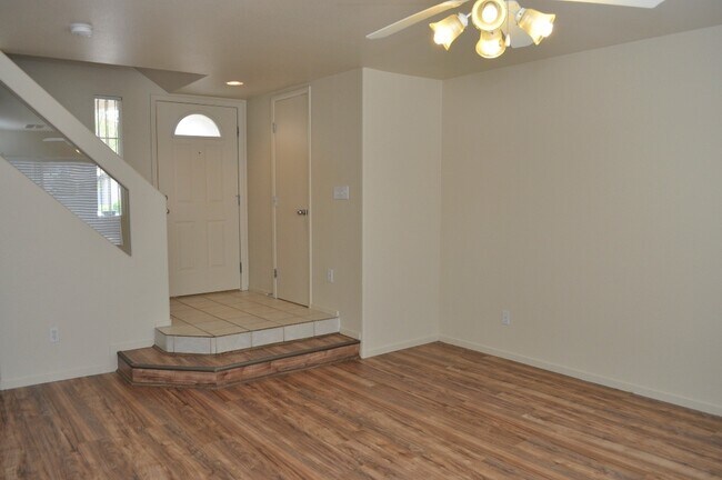 Building Photo - Beautiful Home in Silverado Ranch.