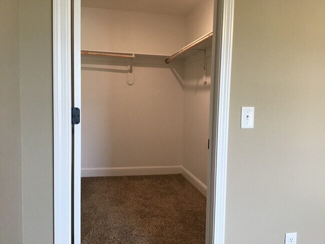 Building Photo - Beautiful newer built  2 bedroom, 2 bath