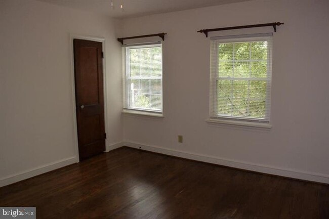Building Photo - 524 E Luray Ave