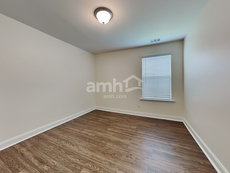 Building Photo - 307 Dogwood Cir