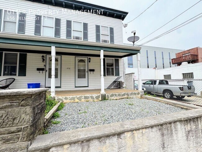 Building Photo - 456 Delmar St