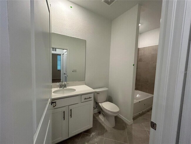 Building Photo - 12240 Wellen Golf St