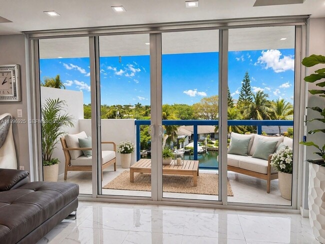 Building Photo - 2370 NE 135th St