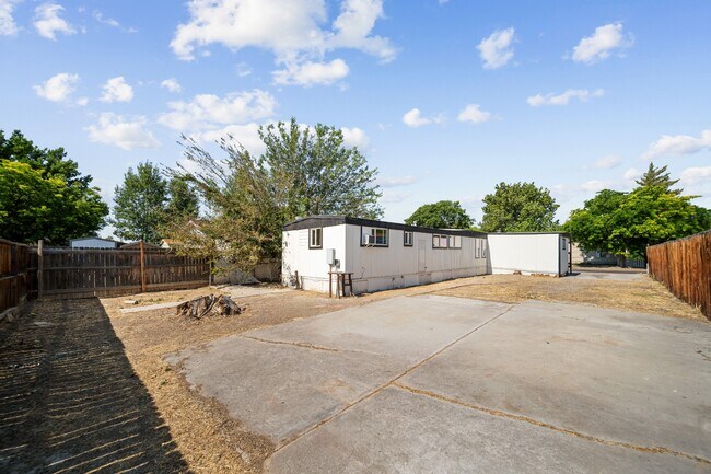 Building Photo - 562 Eastwood Dr