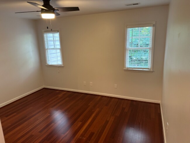 Building Photo - 2528 Noble Rd