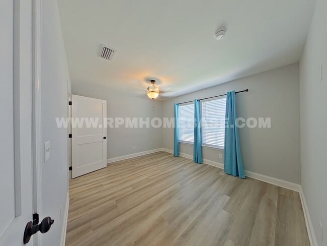 Building Photo - Elegant, 4 Bed, 3.5 bath Nearly New & Move-In Ready in Shalimar