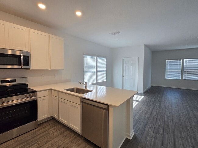 Building Photo - 3 bedroom 2.5 Bath in Tara Baywood