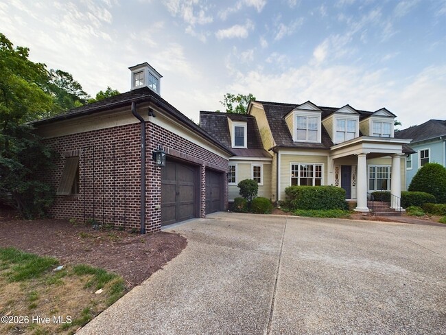 Building Photo - 3724 Rolston Dr