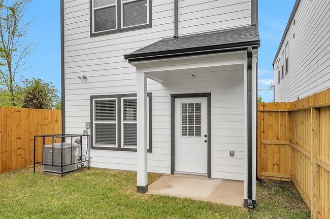 Building Photo - 6918 Dumble St