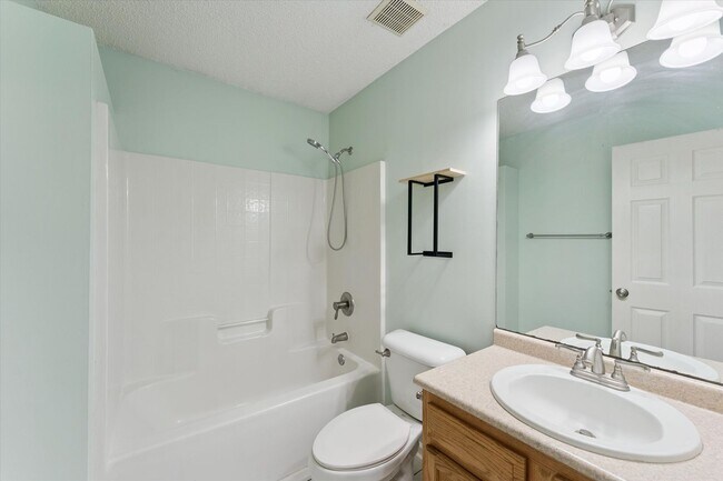 Building Photo - MOVE-IN READY! (Pet Friendly)