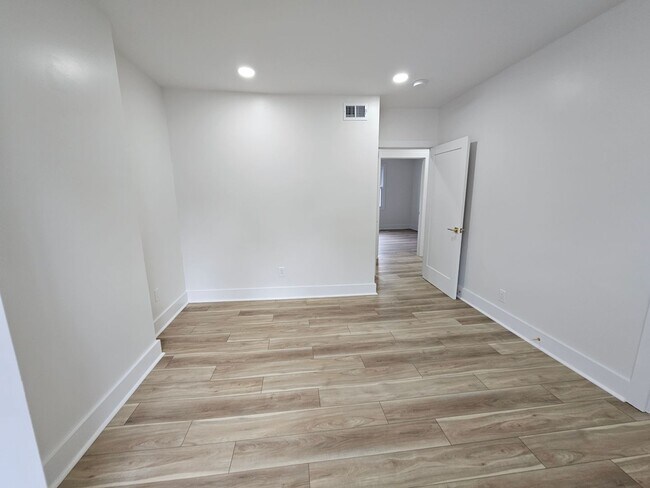 Building Photo - Amazing 3 bedroom 2.5 bath House for Rent ...