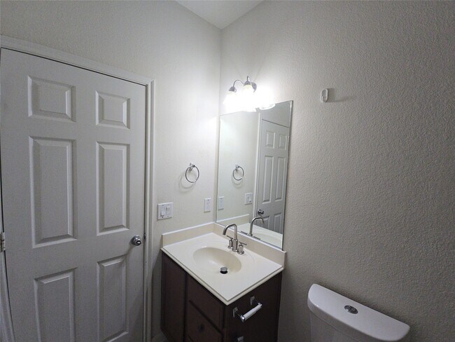 Building Photo - 11722 Wren Crossing Dr