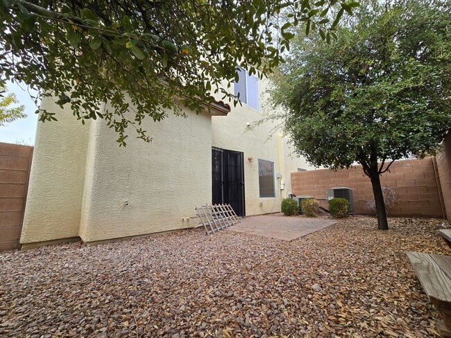 Building Photo - Guard Gated wonderful community 3 Bedroom Townhome!