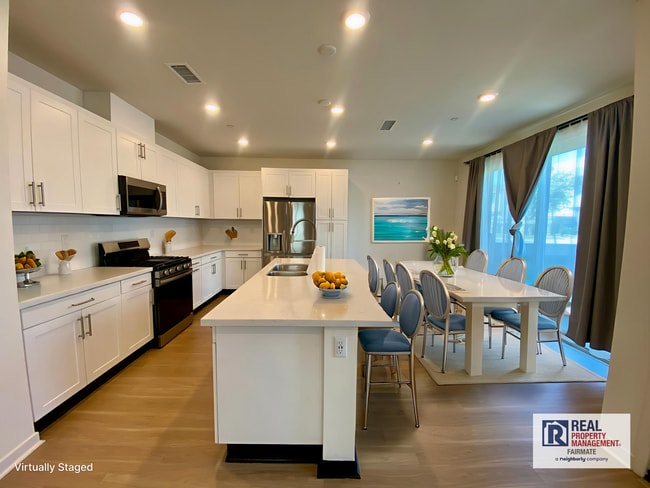 Building Photo - Modern 3-Bed, 3-Bath Home with Garage & Re...