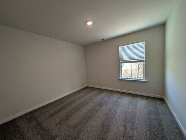 Building Photo - Beautiful New Build Home located in the Cardinal Creek Community!