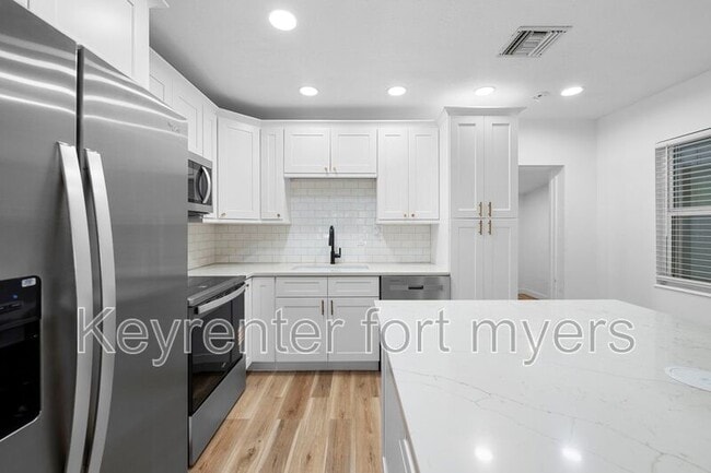 Building Photo - 236 Delray Ave