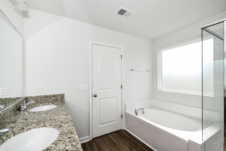 Building Photo - 88 Enclave Wy