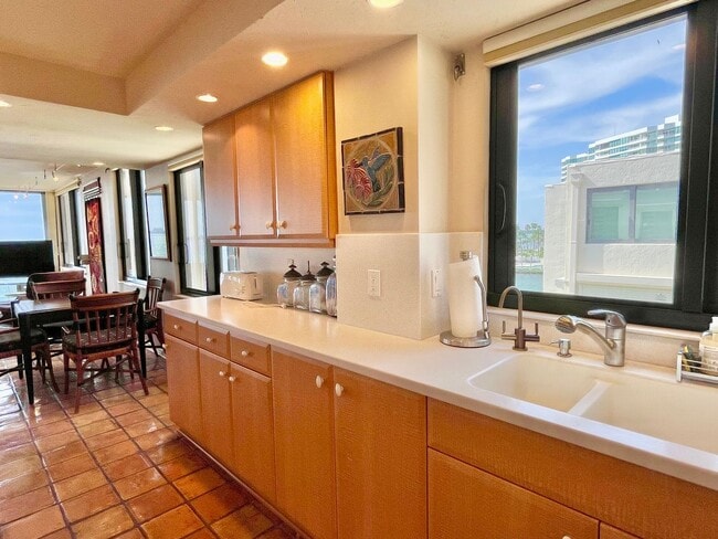 Building Photo - Sarasota Bay Penthouse