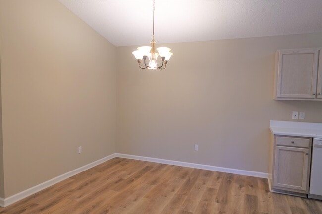Building Photo - 205 Pelham Square Way