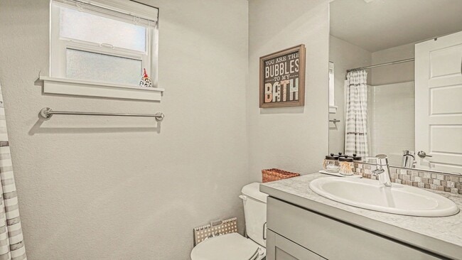 Building Photo - Modern Corner Townhome with Split AC & 2-Car Garage Near Alderwood Mall