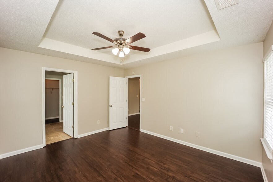 Building Photo - 725 Cherry Branch Cir