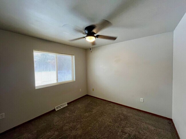 Building Photo - 4108-4108 E Jelinek Ave