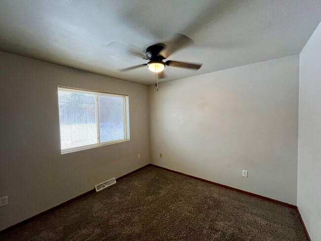 Building Photo - 704-706 N 16th Ave