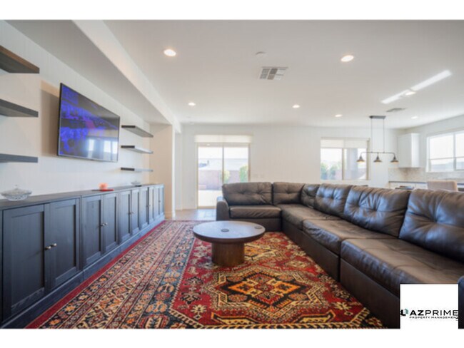 Building Photo - Elegant 4/3.5 Glendale House with Fire Pit &amp; Patio!