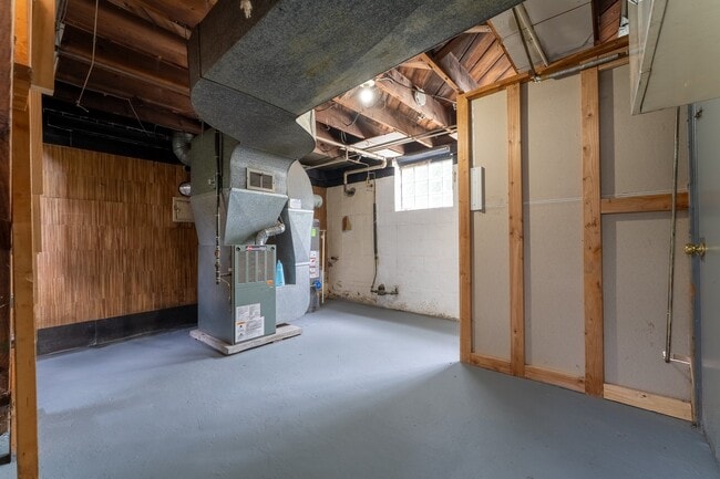 Building Photo - 947 Brintell St