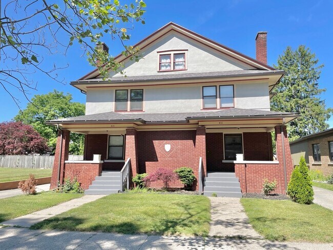 Building Photo - Available Stunning 5-Bedroom, 3-Bath Townhome with High-End Finishes
