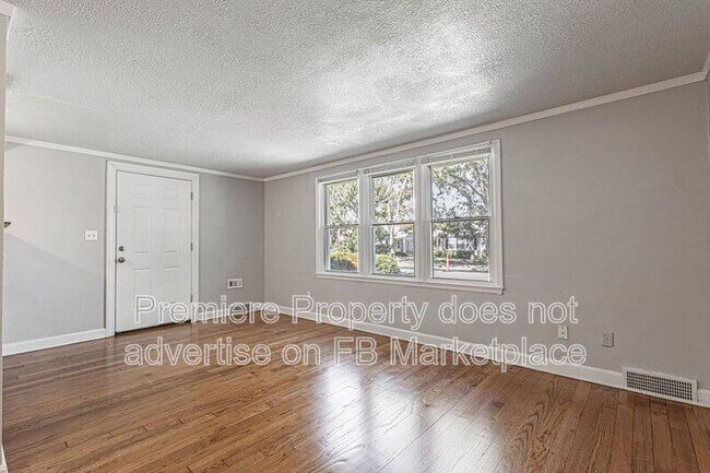 Building Photo - 325 E 28th Ave