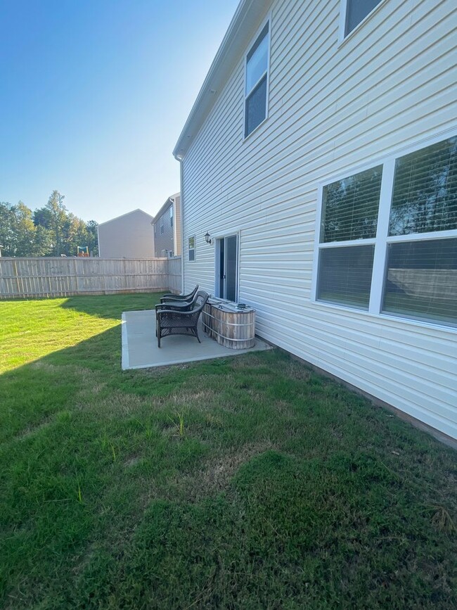 Building Photo - Lovely 4 Bedroom 2.5 Bath in Spartanburg!!