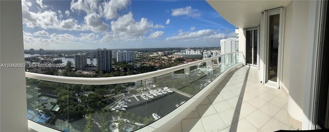 Building Photo - 7000 Island Blvd