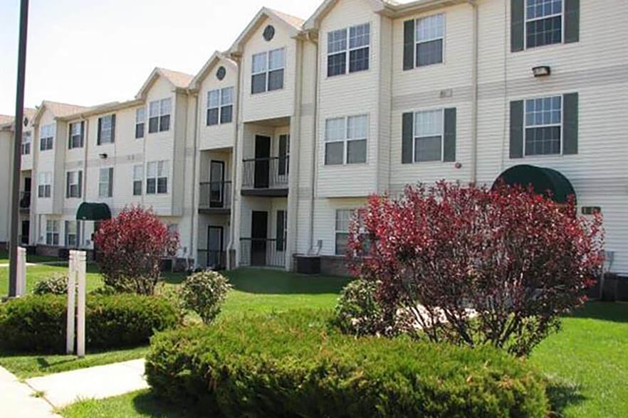 Building Exterior - Cottonwood Creek Apartments