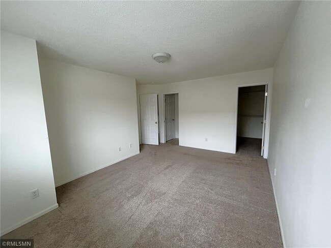 Building Photo - 10 Bridgewater Trail