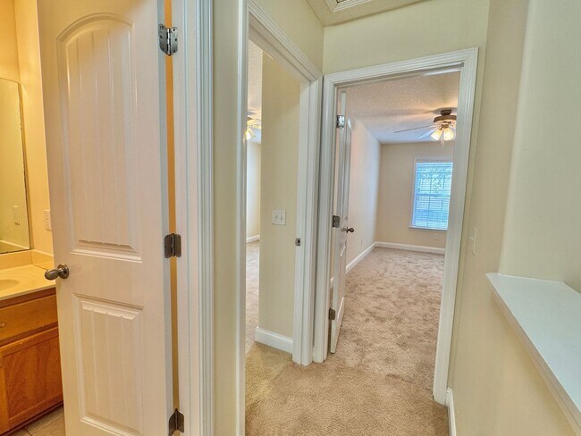 Building Photo - AVAILABLE MID-APRIL 2026!