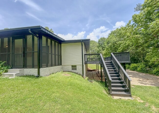 Building Photo - Now Leasing – Fully Renovated Home in Gunt...