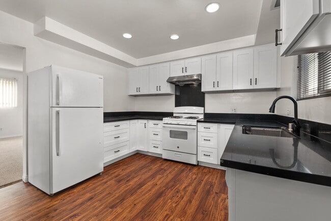 Primary Photo - 6233 Hobart St