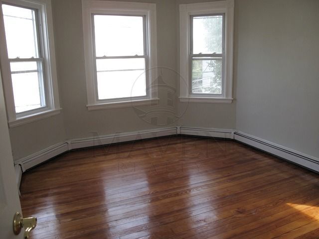 Building Photo - 211 Elm St
