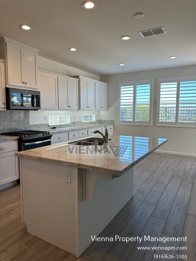Building Photo - 1347 Larkspur Dr